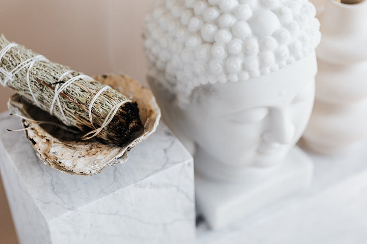 Exploring the Benefits of Burning Sage in Your Home
